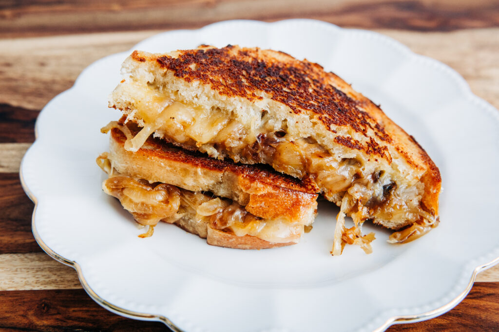 french onion grilled cheese sandwich 