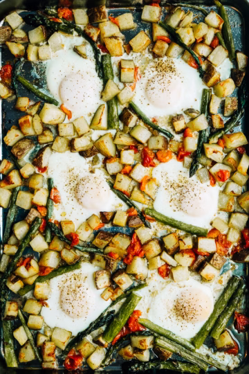 sheet pan eggs with asparagus