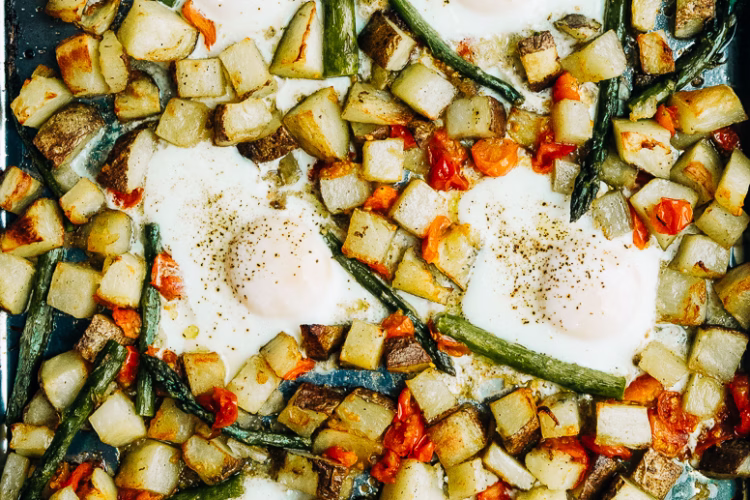sheet pan eggs with asparagus
