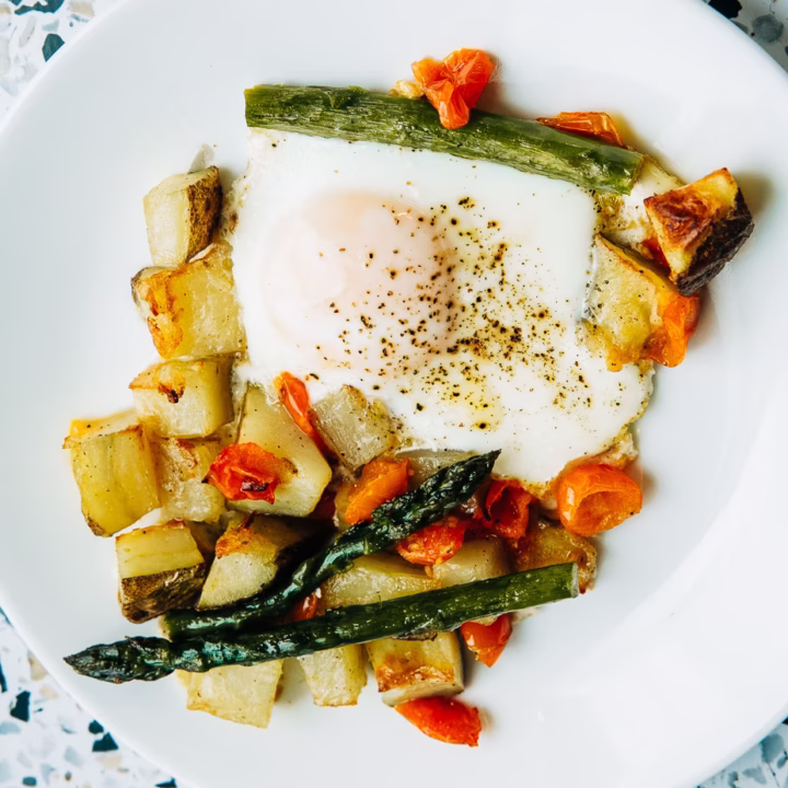 sheet pan eggs with asparagus