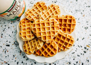 healthy banana cinnamon waffles